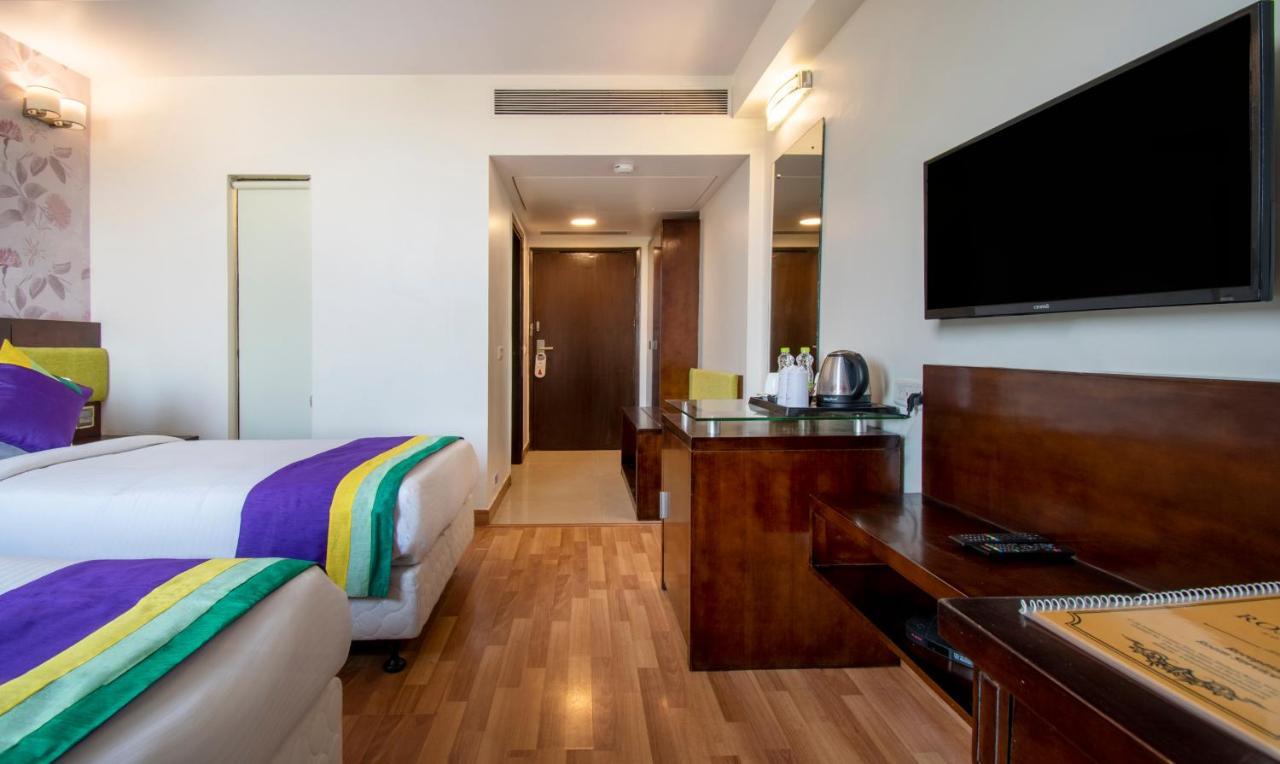 Treebo Premium Rose Mallow Nueva Delhi Exterior foto