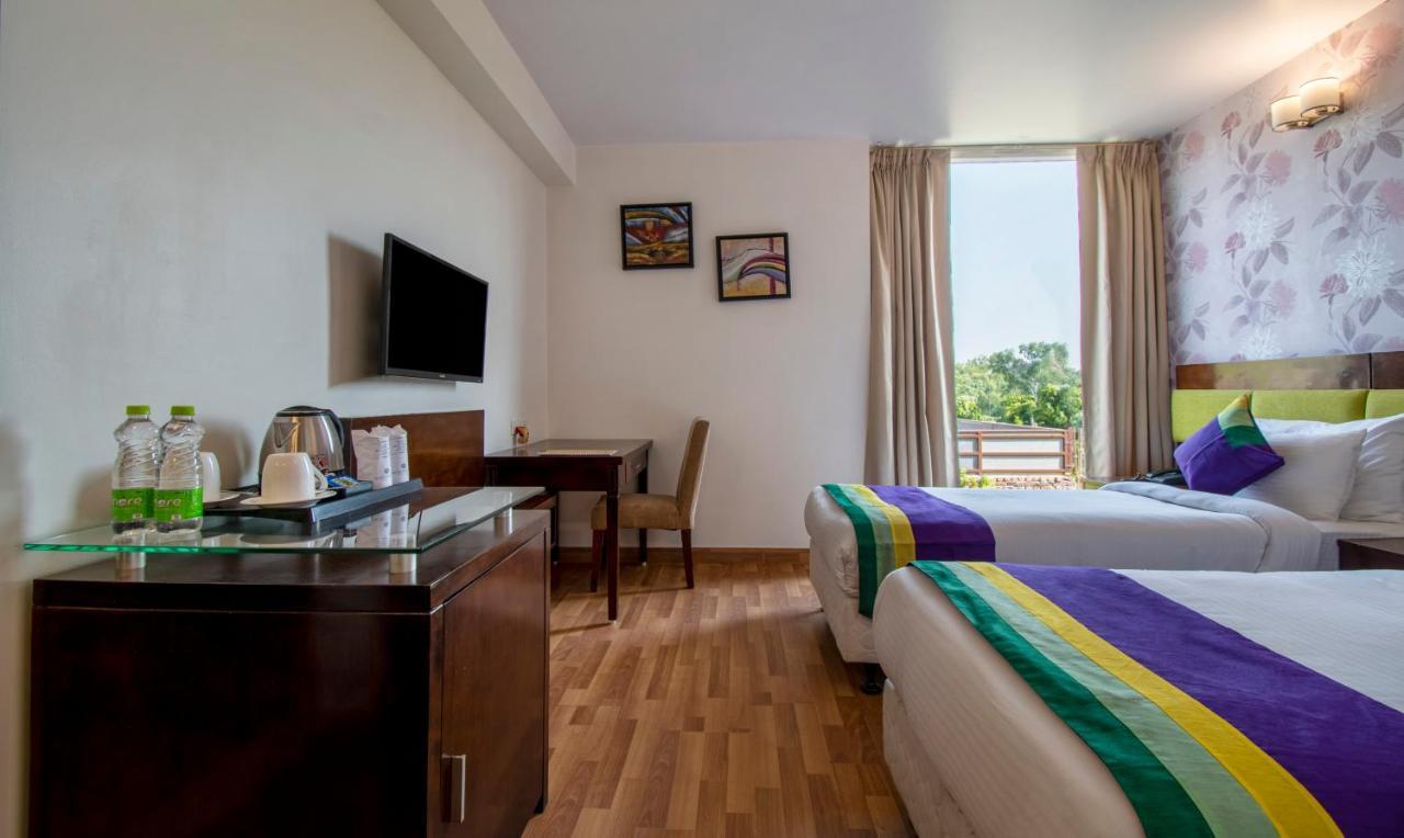 Treebo Premium Rose Mallow Nueva Delhi Exterior foto